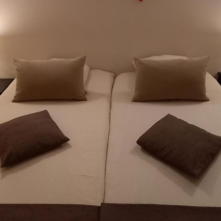 Hebergement Confort Comfortlogies La Fontanella Ла-Рош-ан-Арден Экстерьер фото